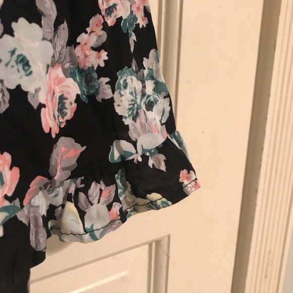 💖!! LAST CHANCE!!! 
Floral Shorts 🌸 - Picture 3 of 4